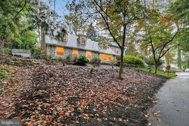 Building Photo - 829 Bryn Mawr Ave