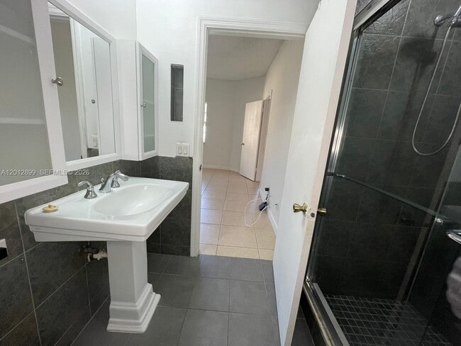 Building Photo - 640 Cypress Club Way