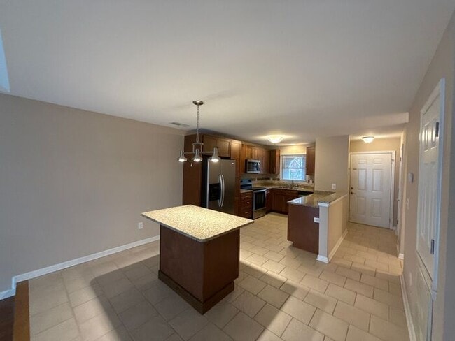 Building Photo - Great condo with Lake Wylie views!