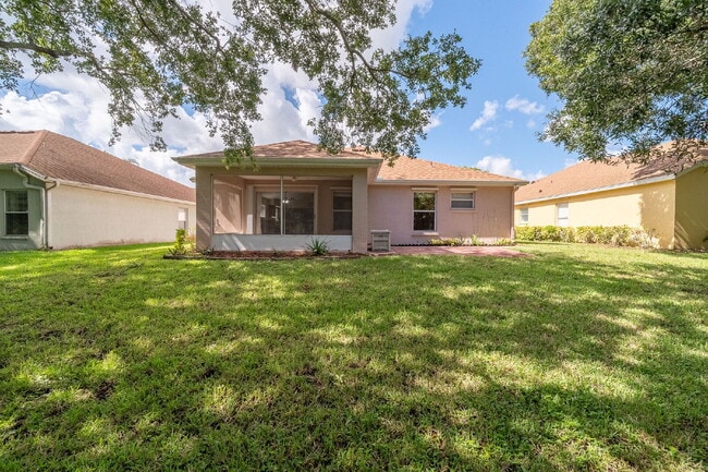 Building Photo - Spacious 3/2 with tranquil setting is waiting for you!