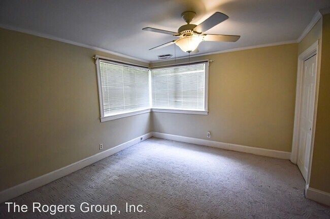 Building Photo - 3 br, 1 bath House - 305 White Oak Dr