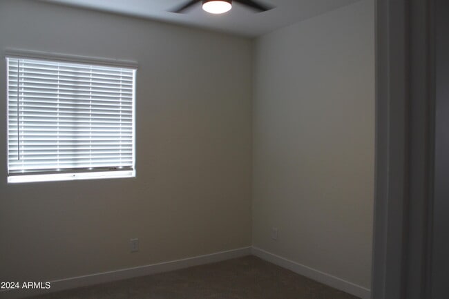 Building Photo - 739 W Dana Dr