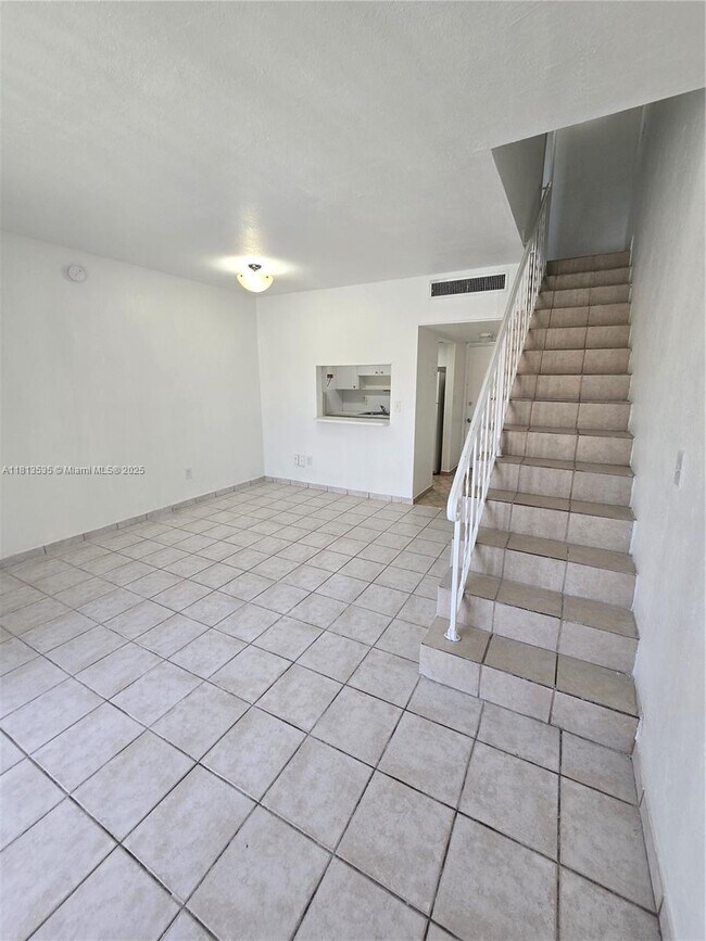 Building Photo - 1305 W 53rd St