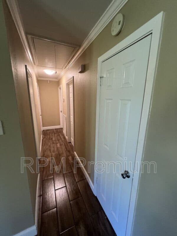 Building Photo - 207 Sinbad St