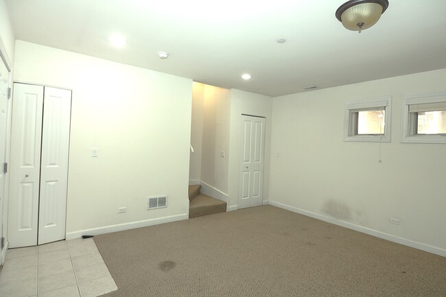 Building Photo - 57 Northfield Terrace