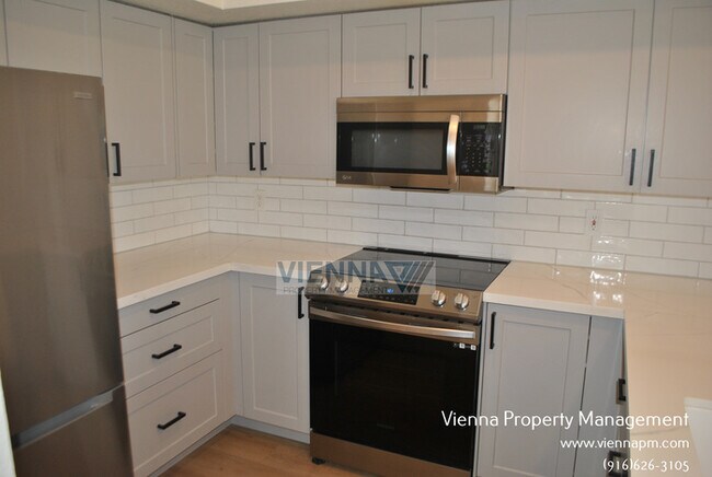 Building Photo - 102 Beachcomber Dr E