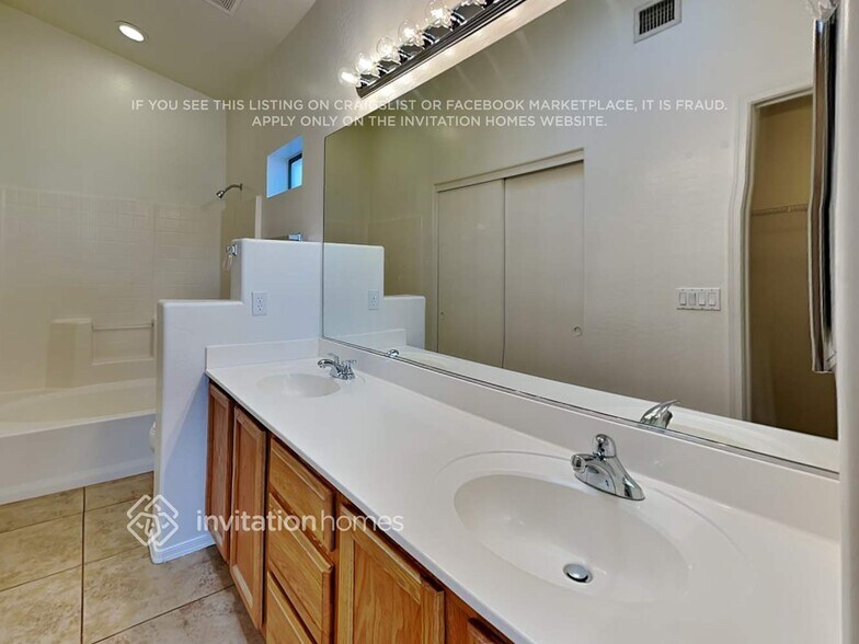 Building Photo - 1902 N 106th Ln