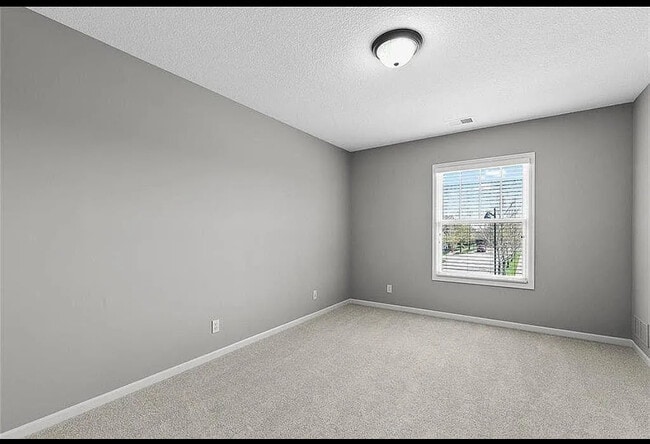 Building Photo - 7925 N Ln Ave