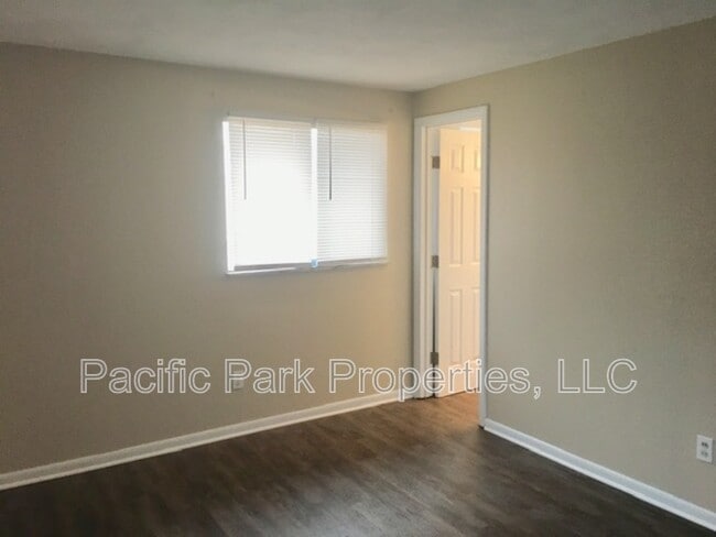 Building Photo - 9403 Shenandoah Dr