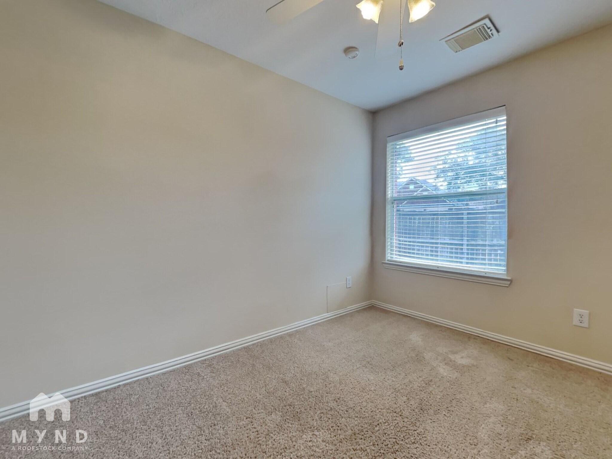 Building Photo - 3009 Fallbrook Ct