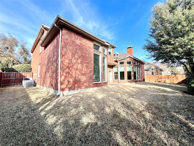 Building Photo - 615 Fallbrook Dr