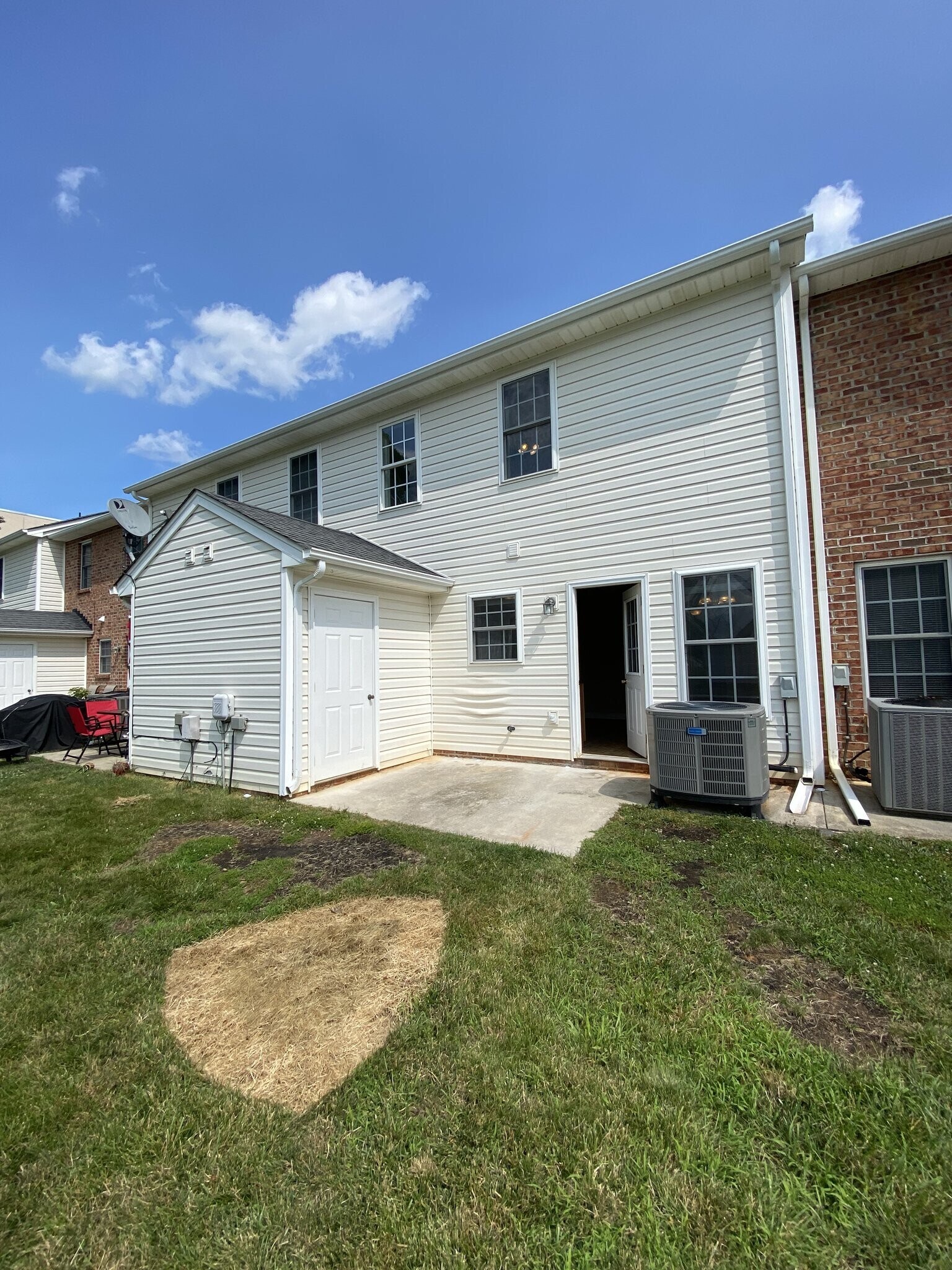 Building Photo - 3600 Old Forest Rd