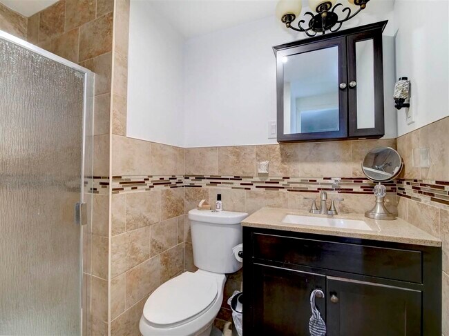 Building Photo - 14 Chopin Ct