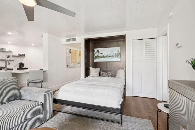 Building Photo - 1301 River Reach Dr