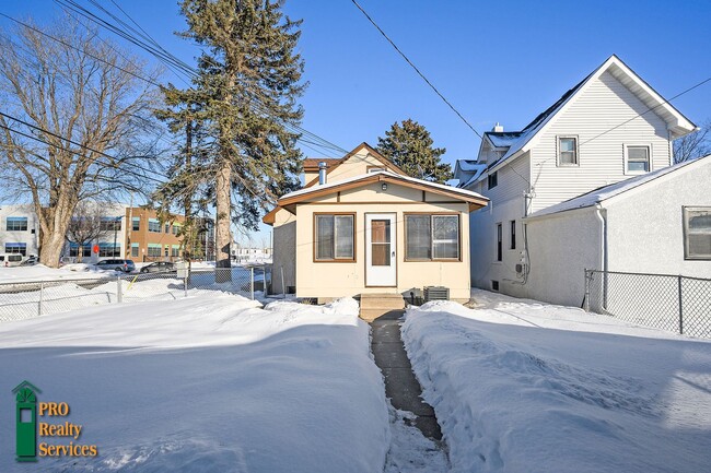 Building Photo - 3 Bedroom Home in Northeast Minneapolis