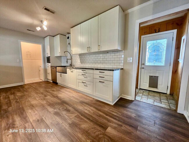 Building Photo - Charming 3 bedroom on a huge lot - Boulder...