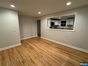 Building Photo - 2 Woodside Ave