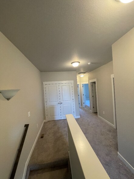 Building Photo - 6565 Carriage Meadows Dr