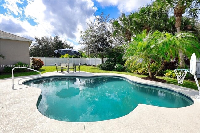 Building Photo - 143 37th Dr SW