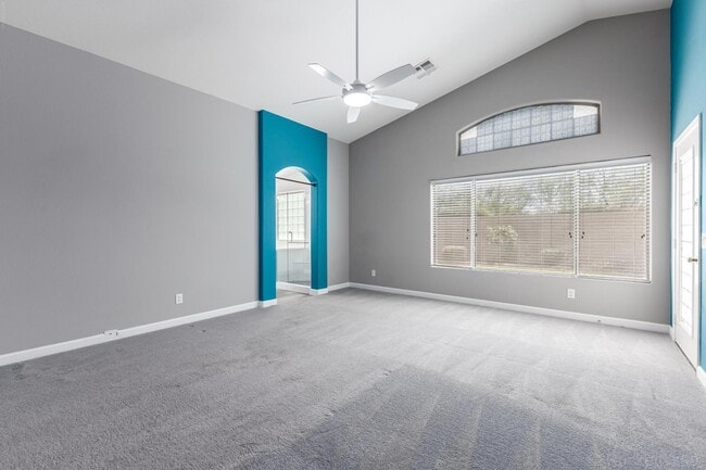 Building Photo - 2313 W Straight Arrow Ln