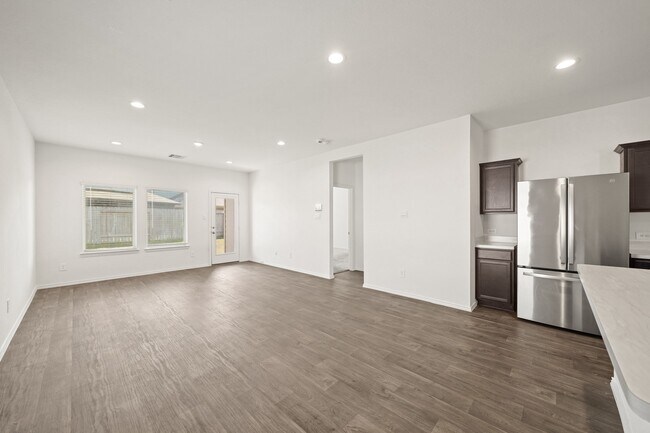 Building Photo - 2406 Silver Pr Ln