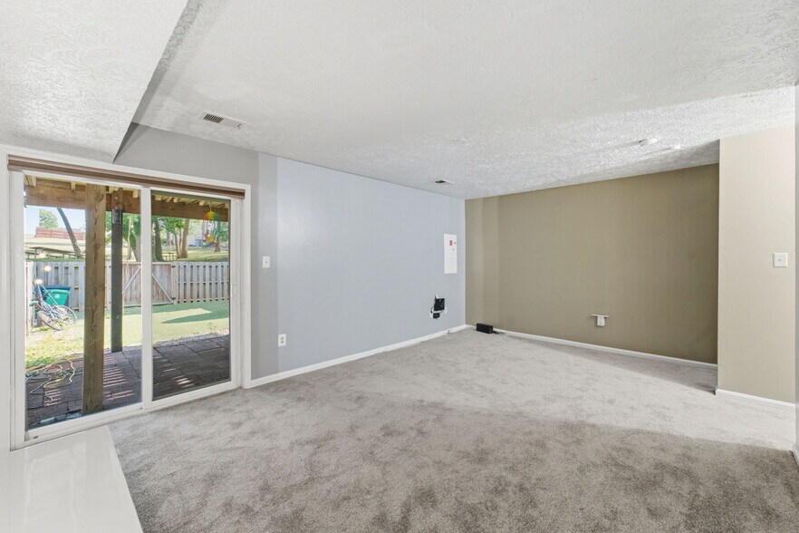 Building Photo - 10703 Campus Way S