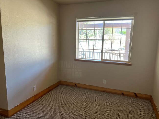 Building Photo - BEAUTIFUL Mountain Home