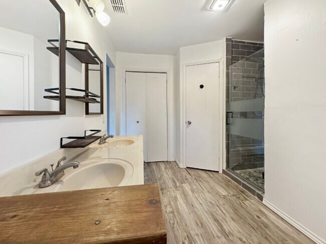 Building Photo - Northwest Crossing Neighborhood.