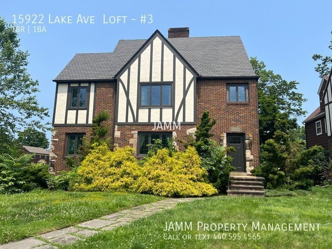 Building Photo - 15922 Lake Ave