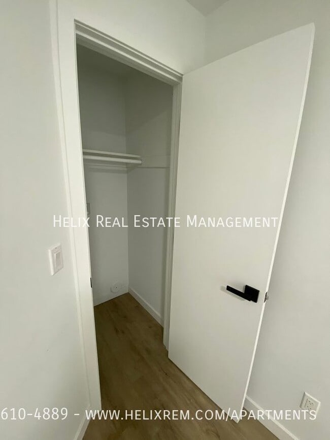 Building Photo - 1313 Huntington Dr