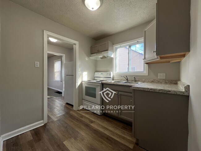 Building Photo - Renovated 2 Bed / 1 Bath !