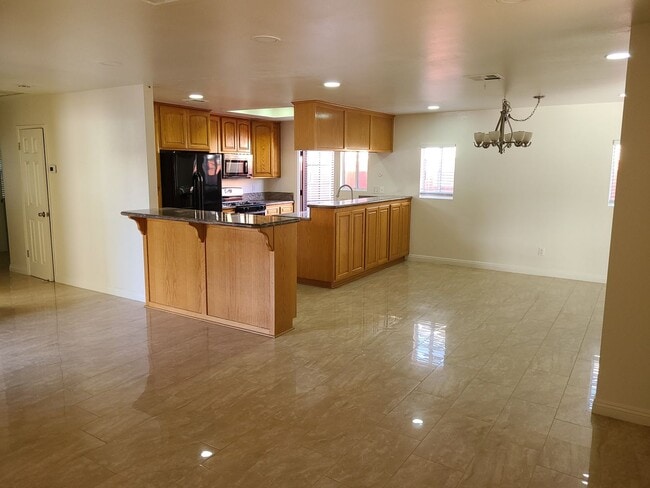 Building Photo - 851 Taft Ave