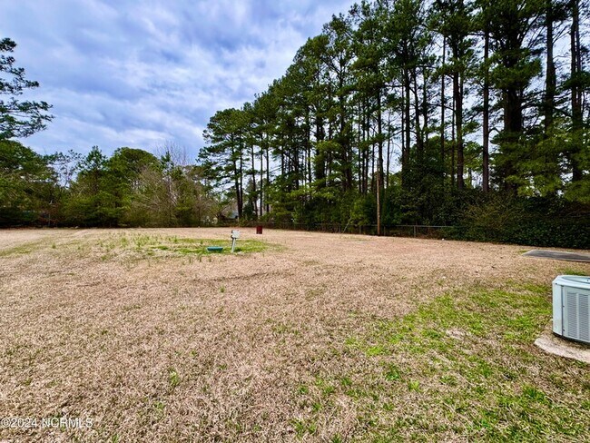 Building Photo - 526 W Thurman Rd