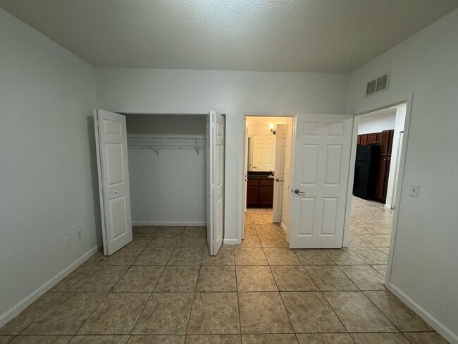 Building Photo - 1045 Villas LLC (1035 NE 10th Ave)