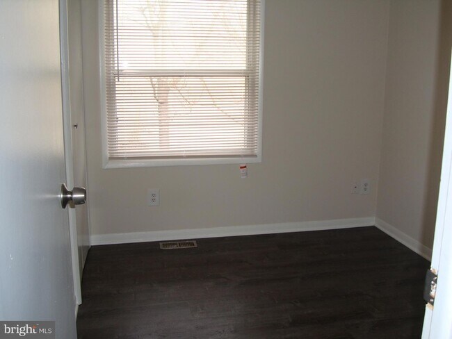 Building Photo - 204 Cameron St