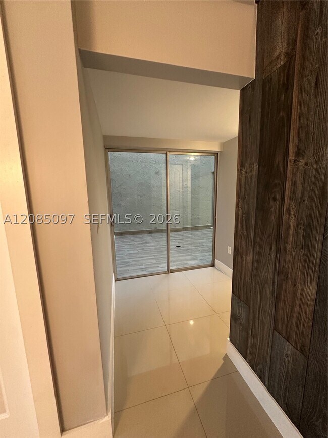 Building Photo - 14357 Kendale Lakes Dr