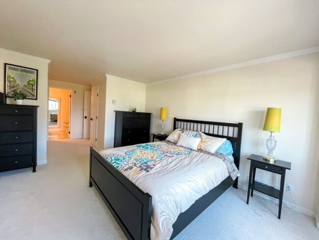 Building Photo - 2b/2ba Seattle House