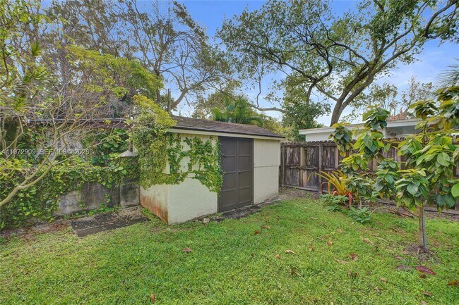 Building Photo - 9901 SW 79th Ave