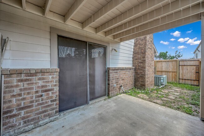 Building Photo - 16906 Timberwork Rd