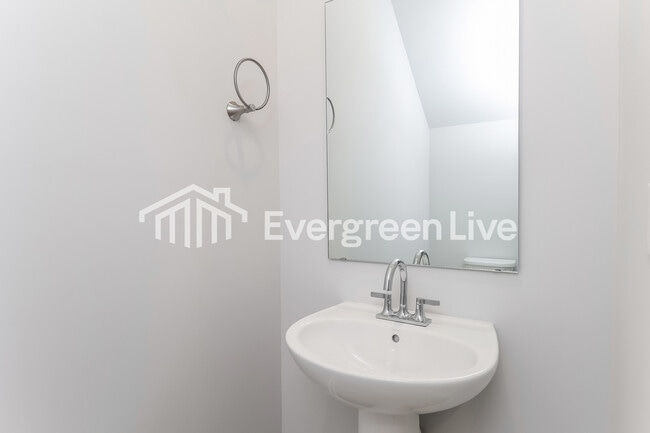 Building Photo - 2425 Appalachian Trl Dr