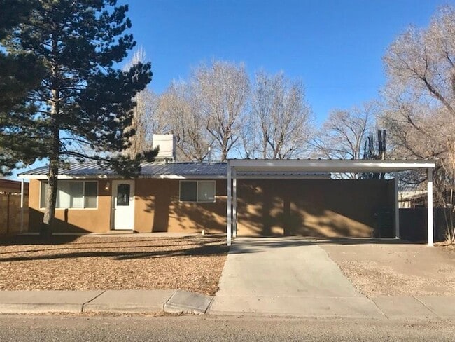 Building Photo - 1415 Willow Dr