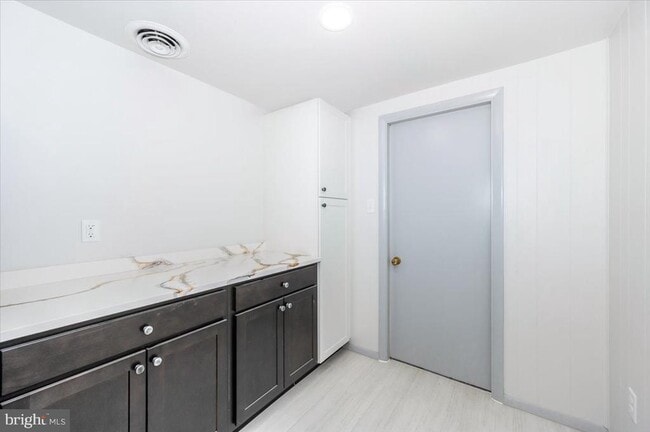 Building Photo - 6 Schaller Ln