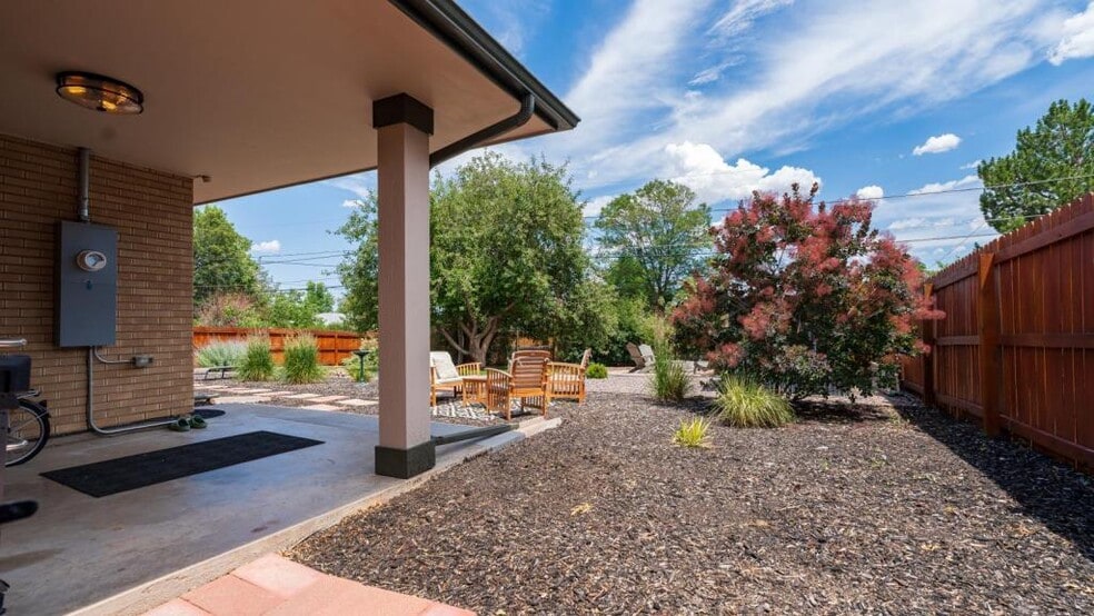 Building Photo - 480 Troy St