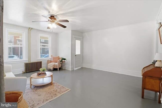 Building Photo - 819 E Marion St