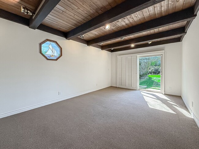 Building Photo - Upgraded Calabasas 4BR w/pool + spa, views + solar panels!