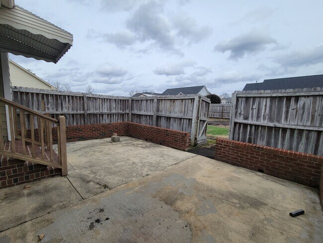 Building Photo - 4 Bedroom Ranch near Fort Bragg