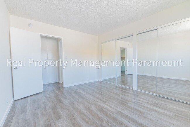 Building Photo - Beautiful One Bedroom Apartment in Miracle Mile