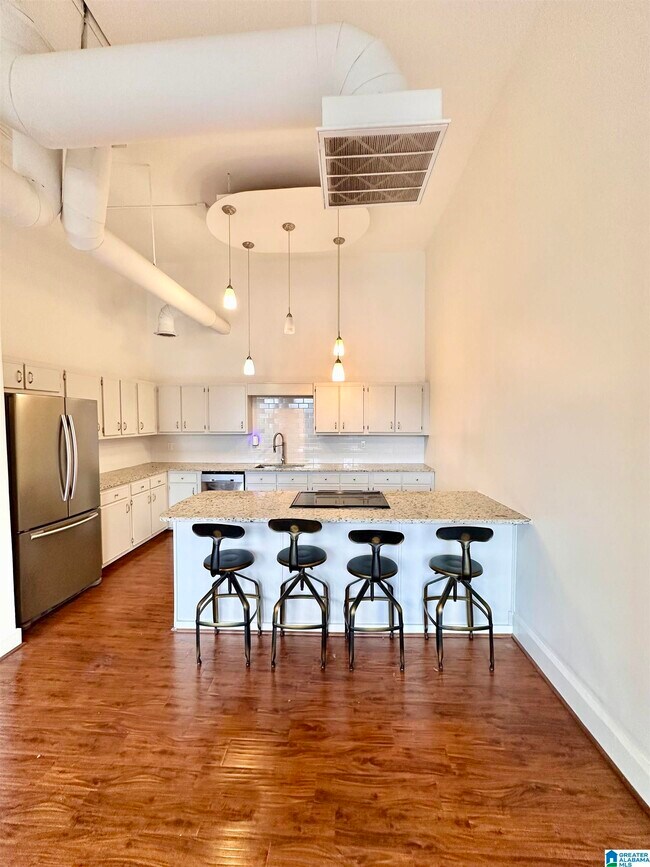 Building Photo - 2112 Morris Ave