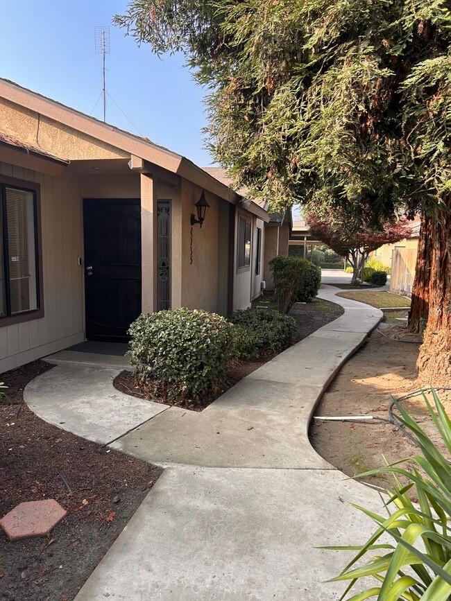 Building Photo - Cute Condo for Rent in Visalia!