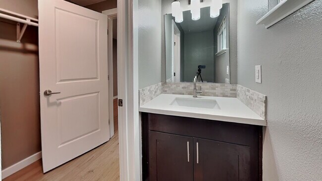 Building Photo - 1105 S Woodlawn St